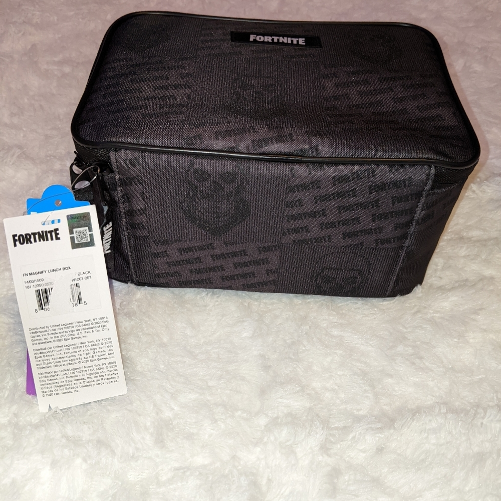 Nwts Fortnite black skull lunch box - Picture 10 of 16